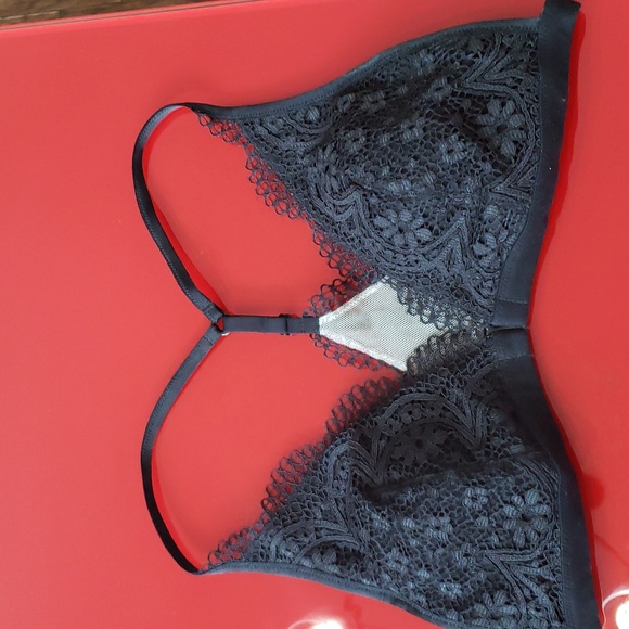 VICTORIA'S SECRET BRALETTE - Picture 1 of 8